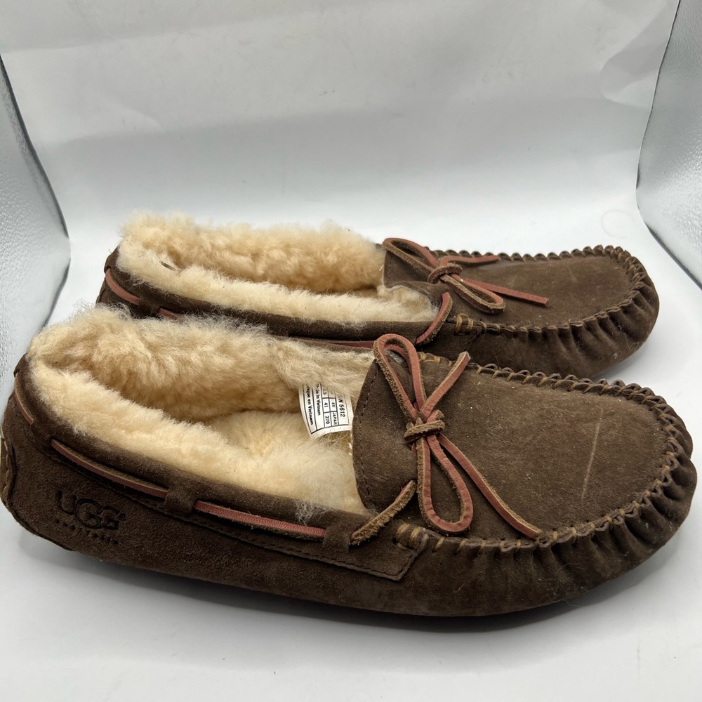 Ugg 5612 Dakota Brown Suede Sheepskin Moccasins Slippers Shoes Women’s 10